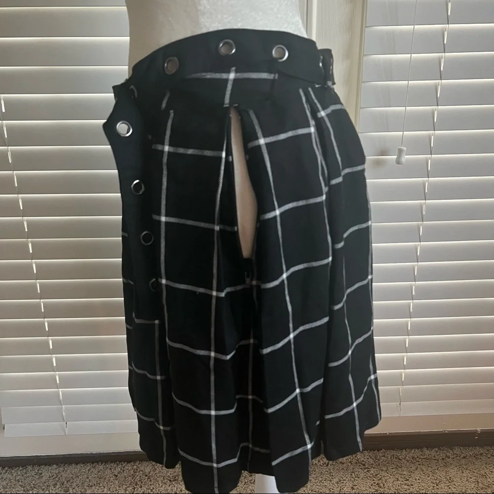 Hot Topic Sz Large Pleated Plaid Black White Skater School Skirt Belted Waist